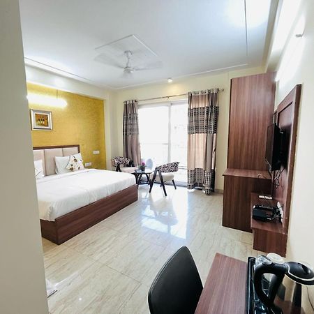 Hotel The Luxe 18 - Golf Course Road Гургаон Экстерьер фото