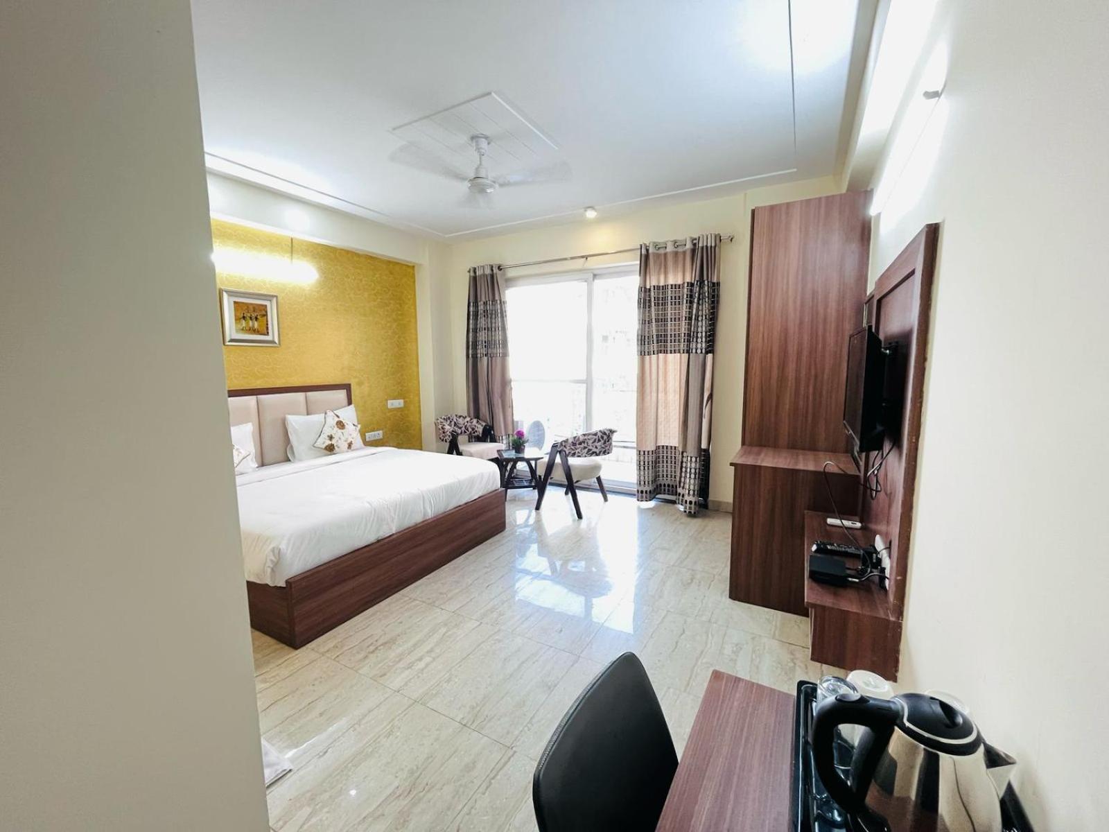 Hotel The Luxe 18 - Golf Course Road Гургаон Экстерьер фото
