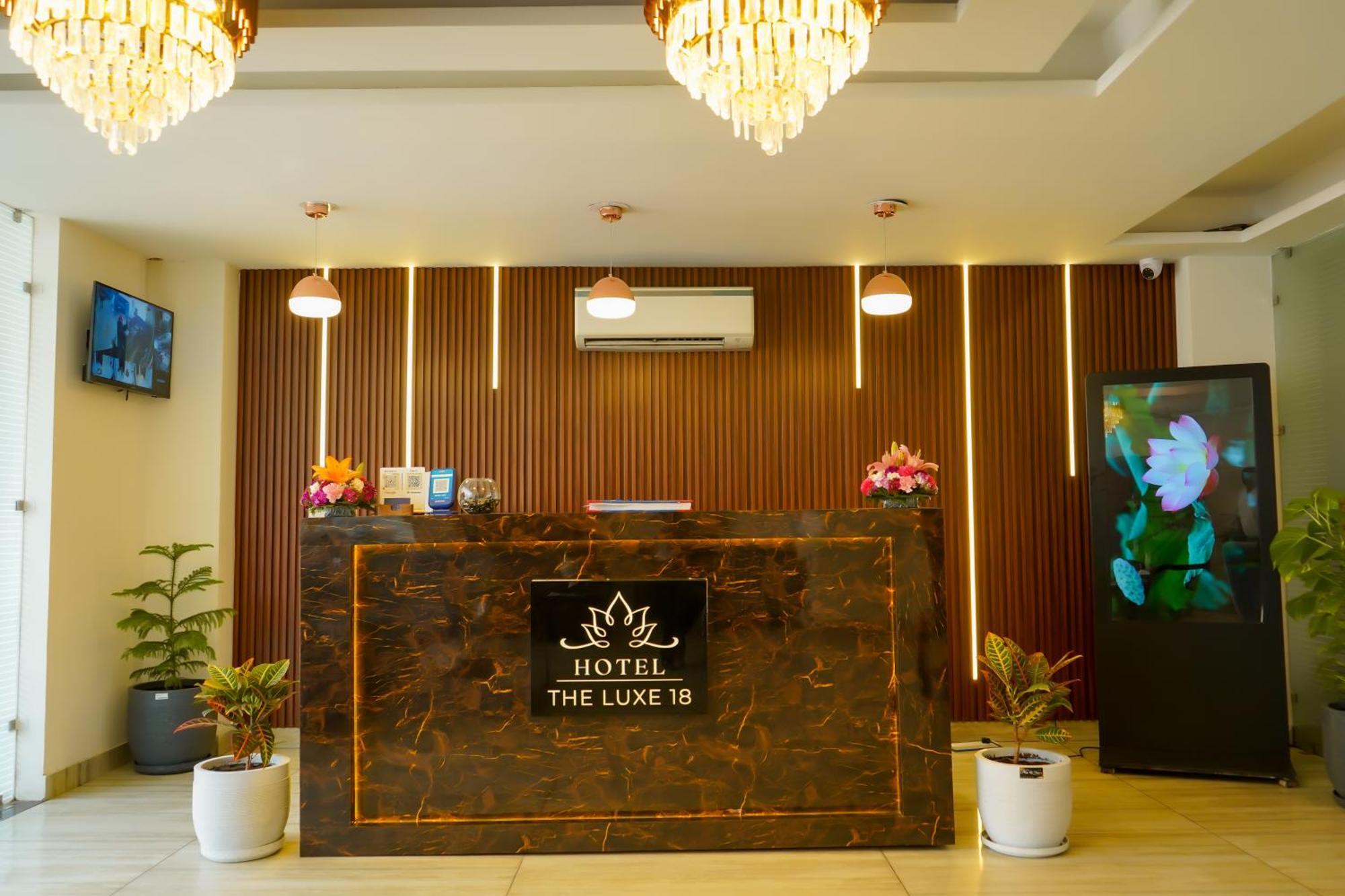Hotel The Luxe 18 - Golf Course Road Гургаон Экстерьер фото