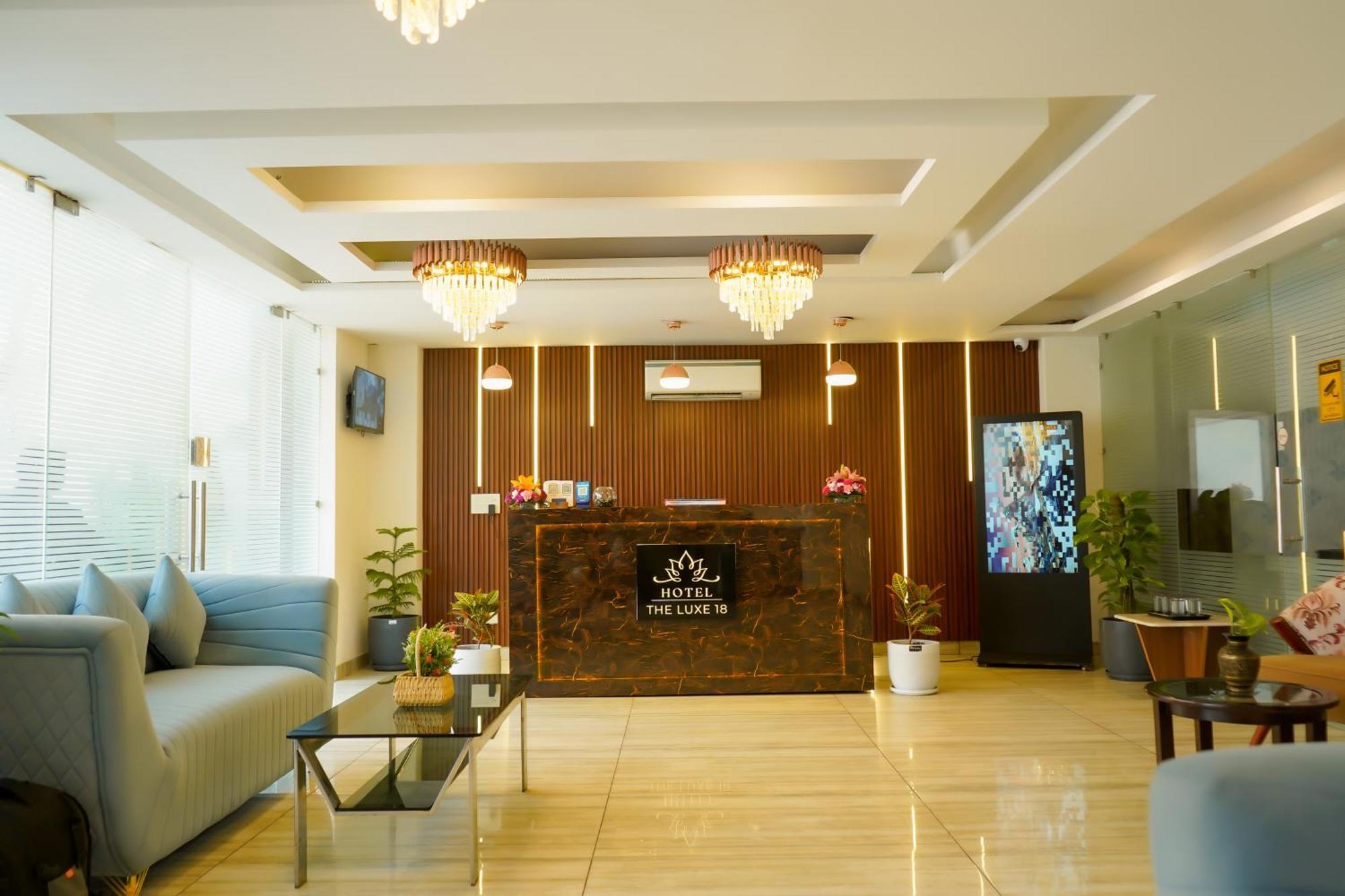 Hotel The Luxe 18 - Golf Course Road Гургаон Экстерьер фото