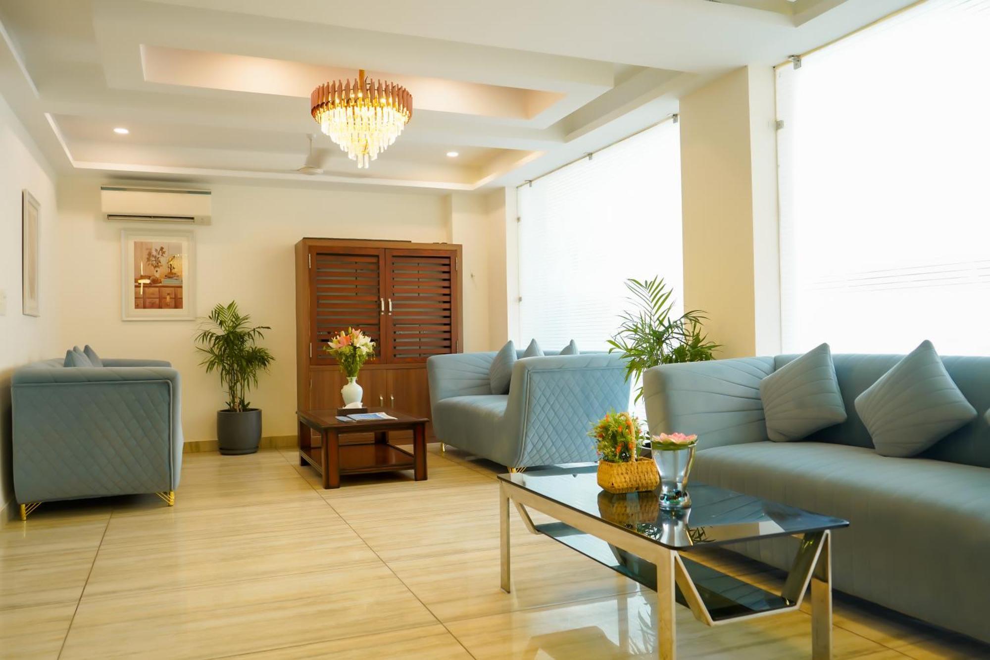 Hotel The Luxe 18 - Golf Course Road Гургаон Экстерьер фото