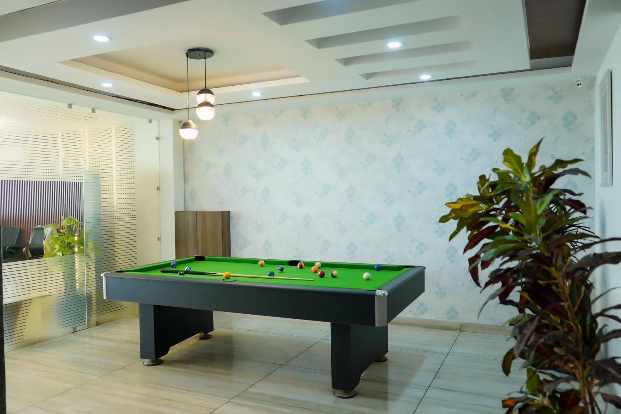 Hotel The Luxe 18 - Golf Course Road Гургаон Экстерьер фото