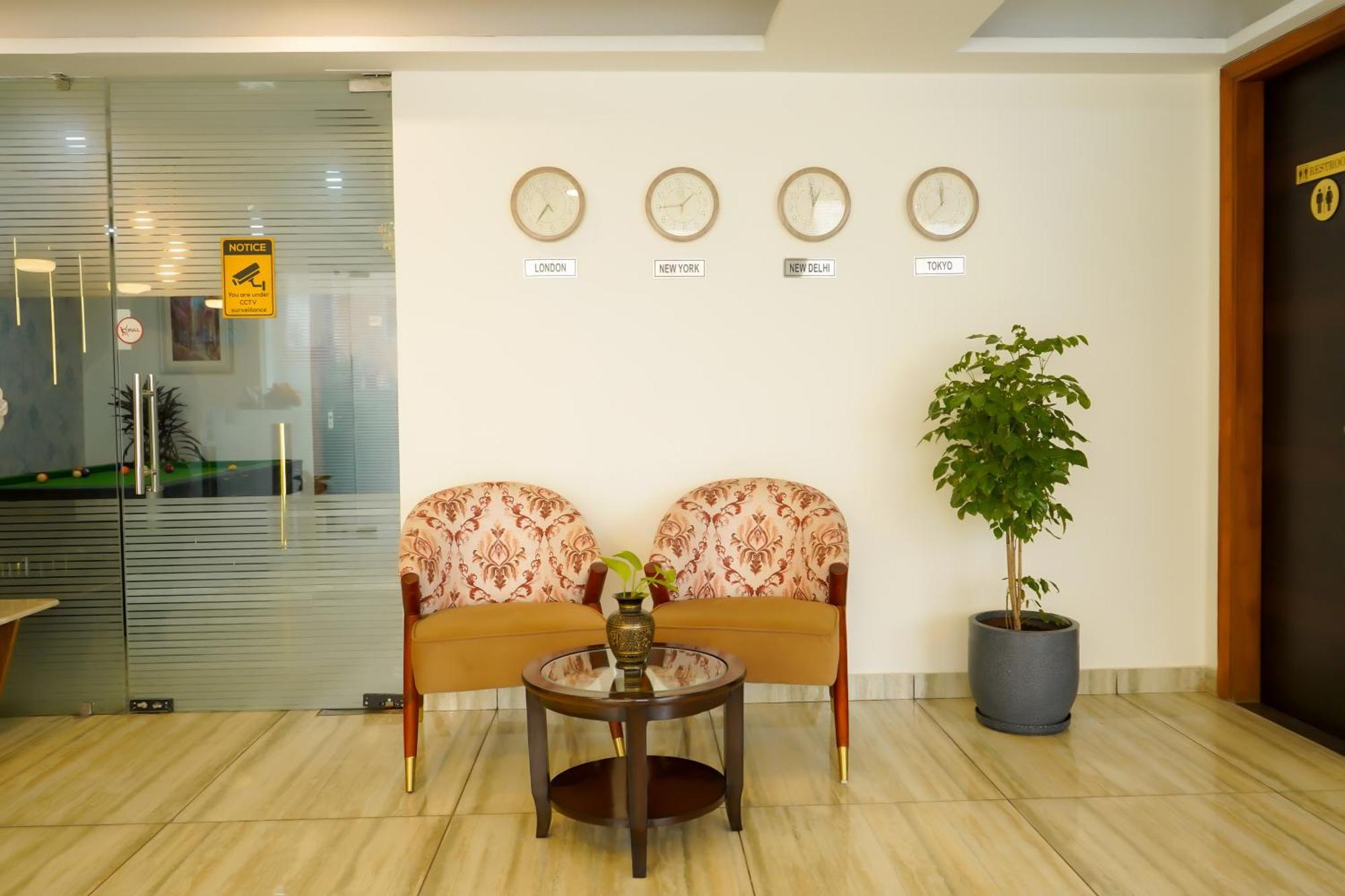 Hotel The Luxe 18 - Golf Course Road Гургаон Экстерьер фото