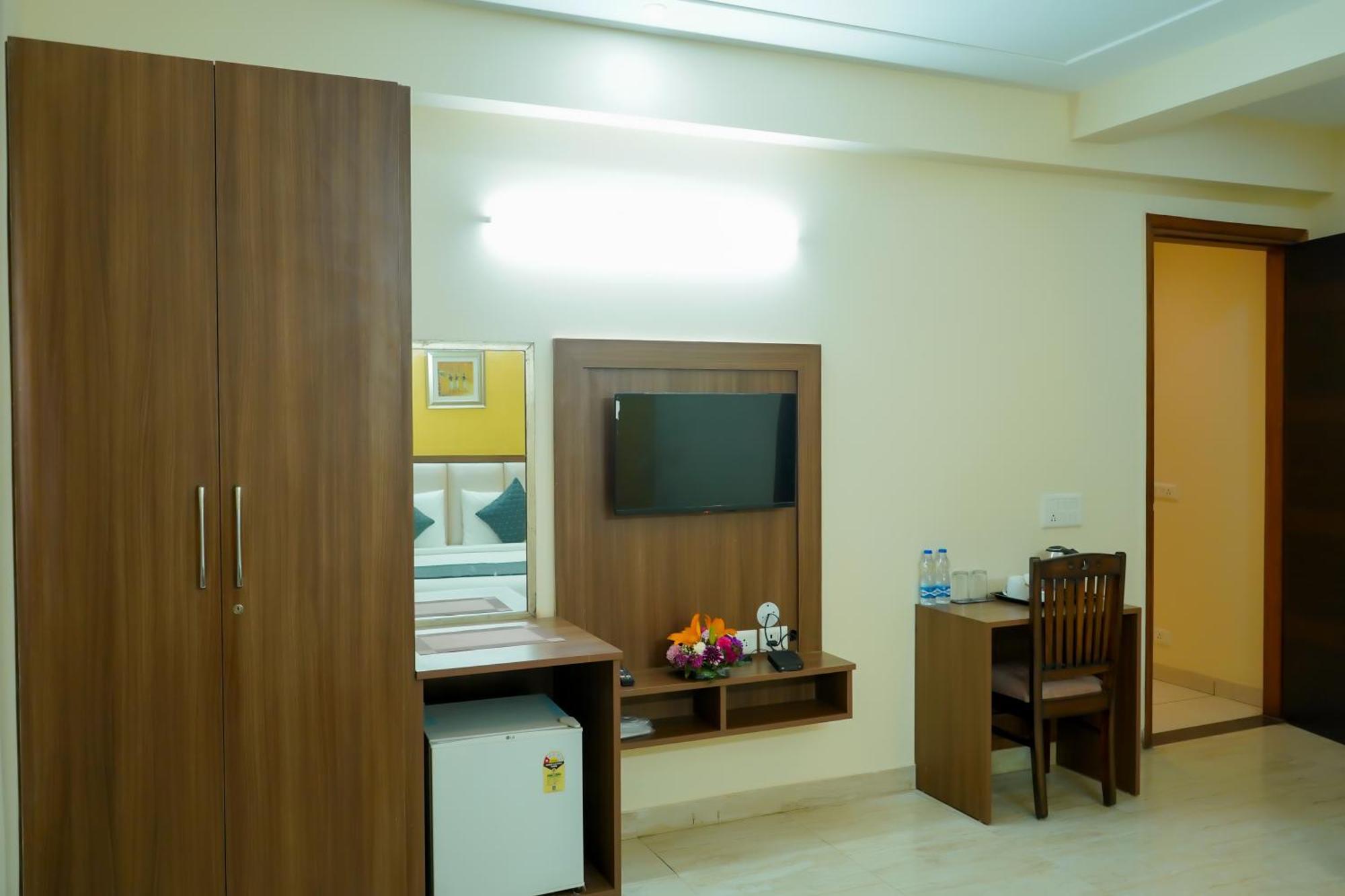 Hotel The Luxe 18 - Golf Course Road Гургаон Экстерьер фото